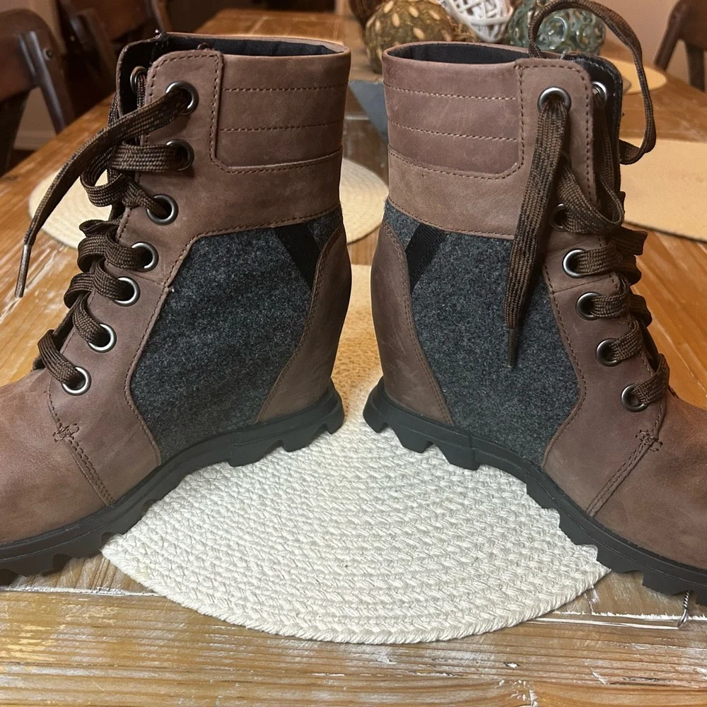 Sorel Women's Joan of Arctic Wedge III Lexie boot in Tobacco/Black - Picture 3 of 7